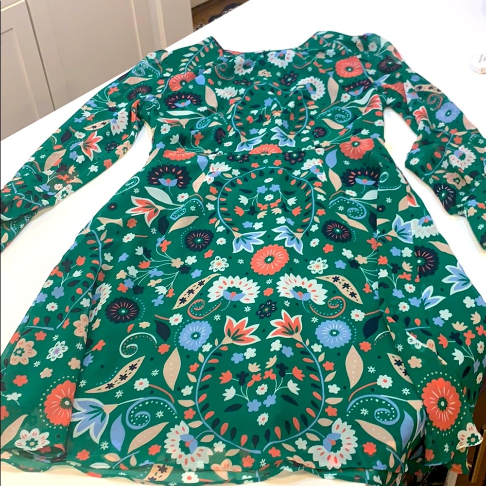 US 6R adorable Biden dress. Great with boots.